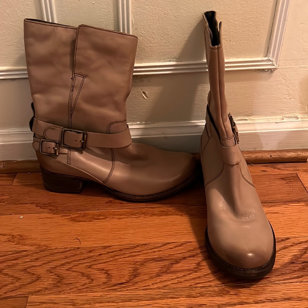 Clarks woman’s boots